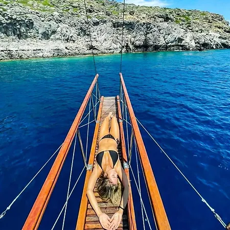 ספינת מלון Royal Sailing Rhodes עיר רודוס