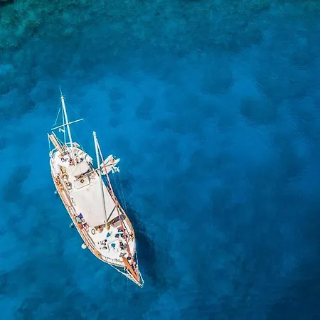 Royal Sailing Rhodes ספינת מלון עיר רודוס