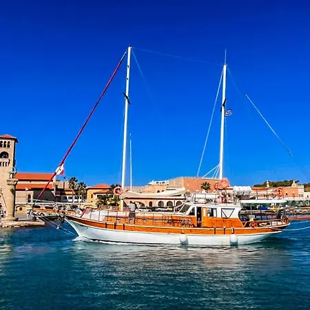 Royal Sailing Rhodes ספינת מלון