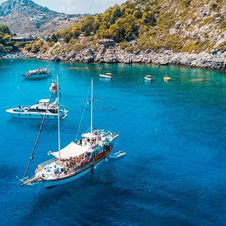 Royal Sailing Rhodes ספינת מלון *