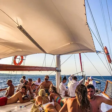 Royal Sailing Rhodes ספינת מלון *
